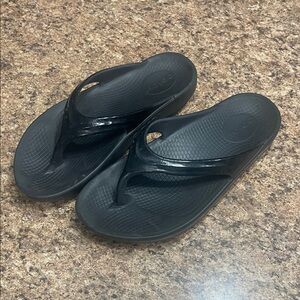 OOFOS Black Comfort Sandals 8
